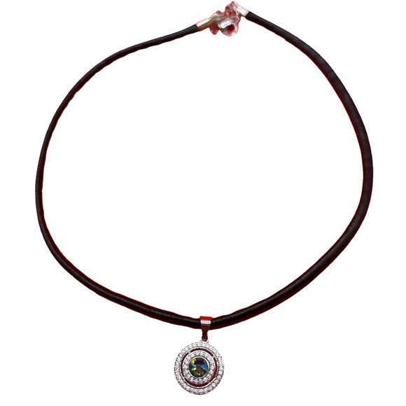 Jewelry - Elegant Silver and Black Pendant Necklace 17 inches